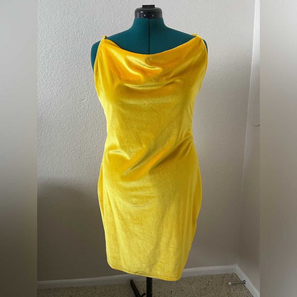 SHEIN Plus Cowl Neck Velvet Bodycon Dress yellow size 16